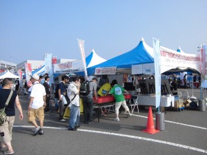 賑わう協議会ブース